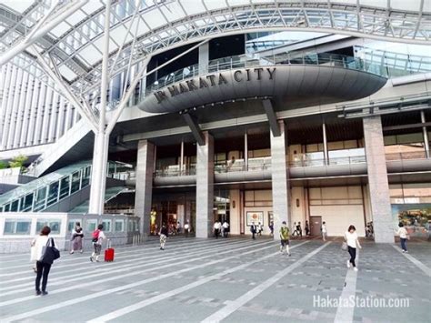 博多南駅から博多駅：都市の鼓動と時間の流れ