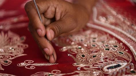  Zardozi: Echoes of Tradition Through Needle and Thread! 